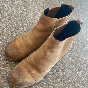 Sorel women’s size 8 Joan of Artic Wedge Chelsea bootie